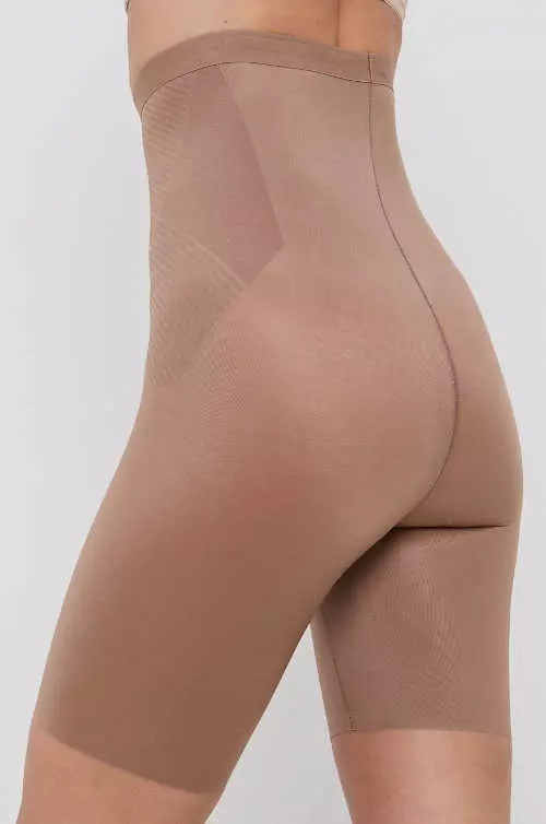 Spanx - Моделиране на къси панталони Thinstincts