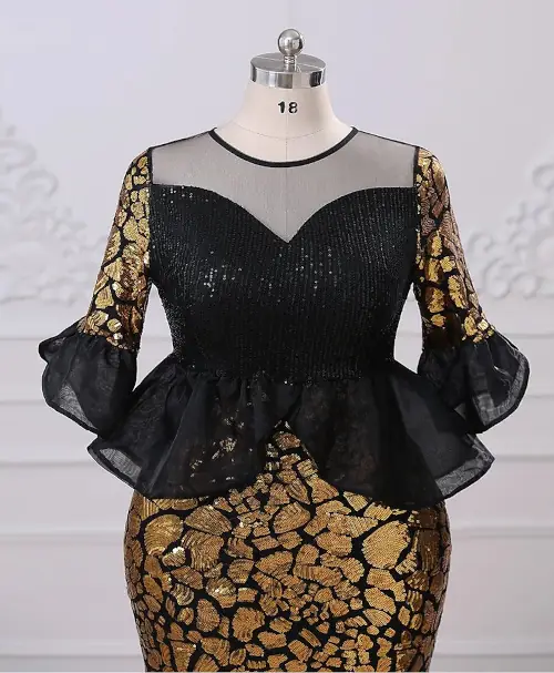 Вечерна рокля със златни пайети в голям размер