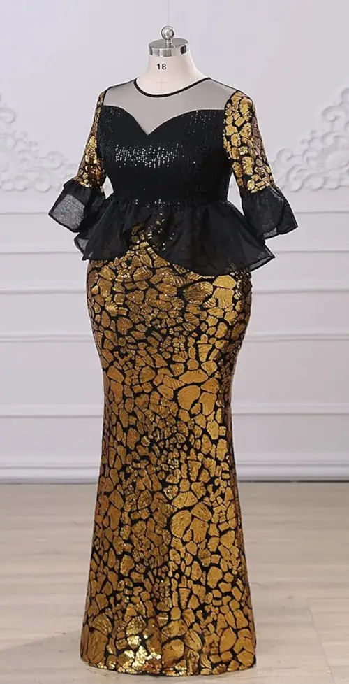 Златна вечерна рокля с пайети и черни къдри