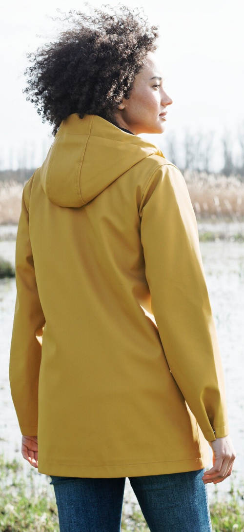 Жълто дамско водоустойчиво яке с качулка